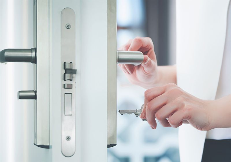 UPVC, wood and metal door repair by Paris locksmiths